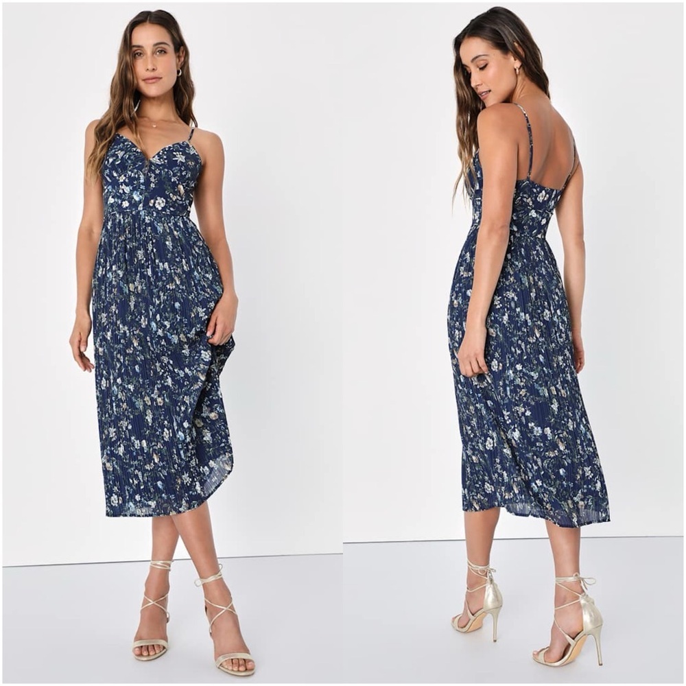 LULU'S Poise And Perfection Navy
Floral Print Pleated Midi Dress